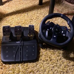 Logitech G920 and Peddles